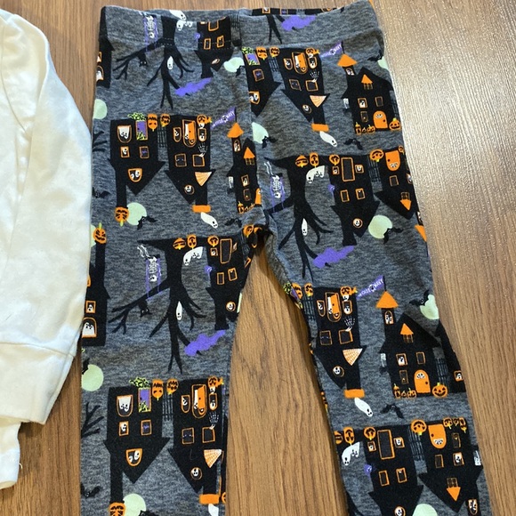 ✨8/$10. Old Navy. Halloween pjs 3T - Picture 3 of 5
